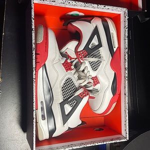 Jordan 4 retro , fire red , size 7 used